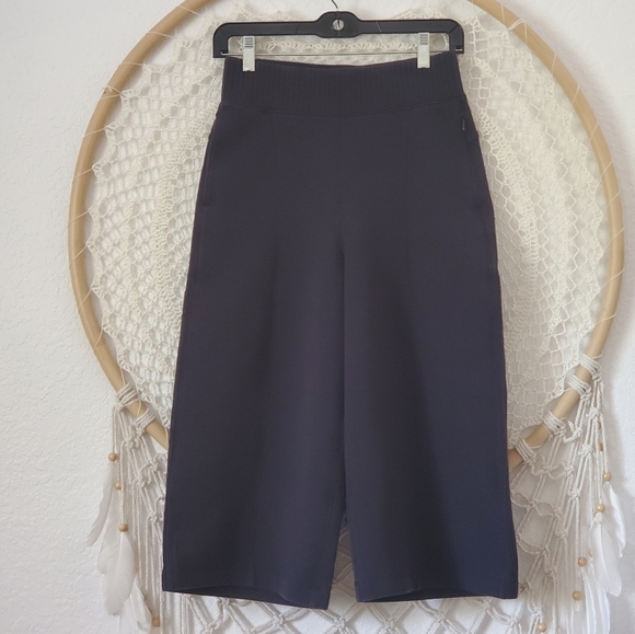 lululemon athletica Black Cropped Pants - Picture 11 of 11